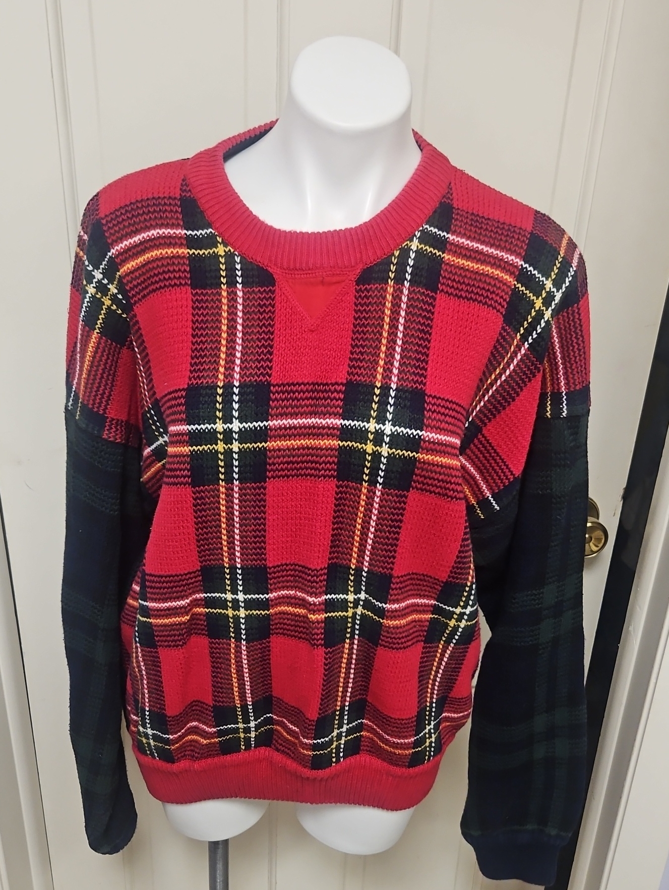 Eleletric Vintage, Beautiful, Scottish Plaid, Heavy Knit Sweater